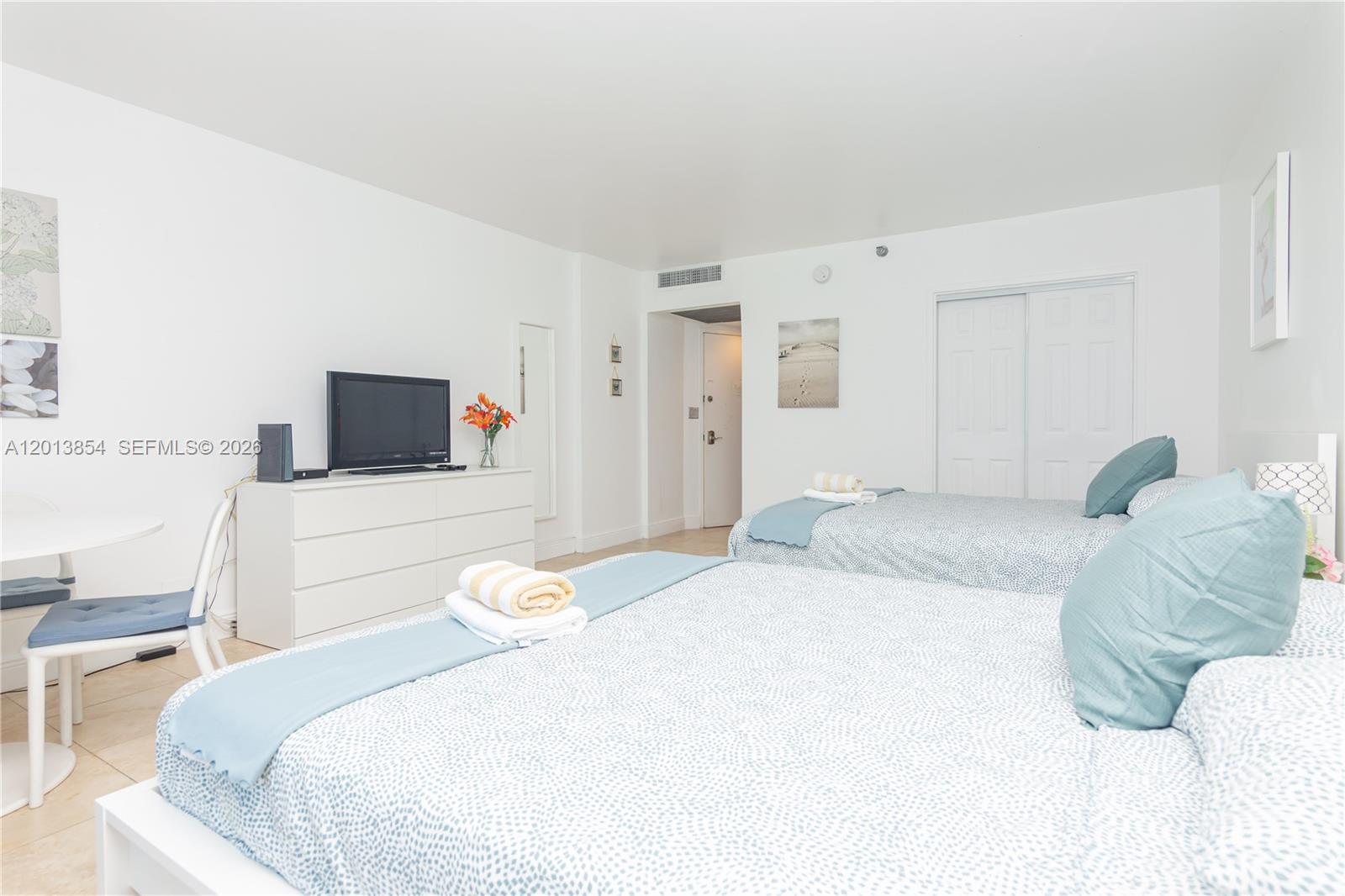 5445 Collins Avenue 627 Property Photo 12