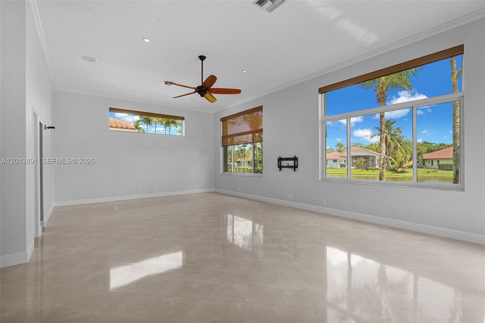 2715 Edgewater Court Property Photo 24