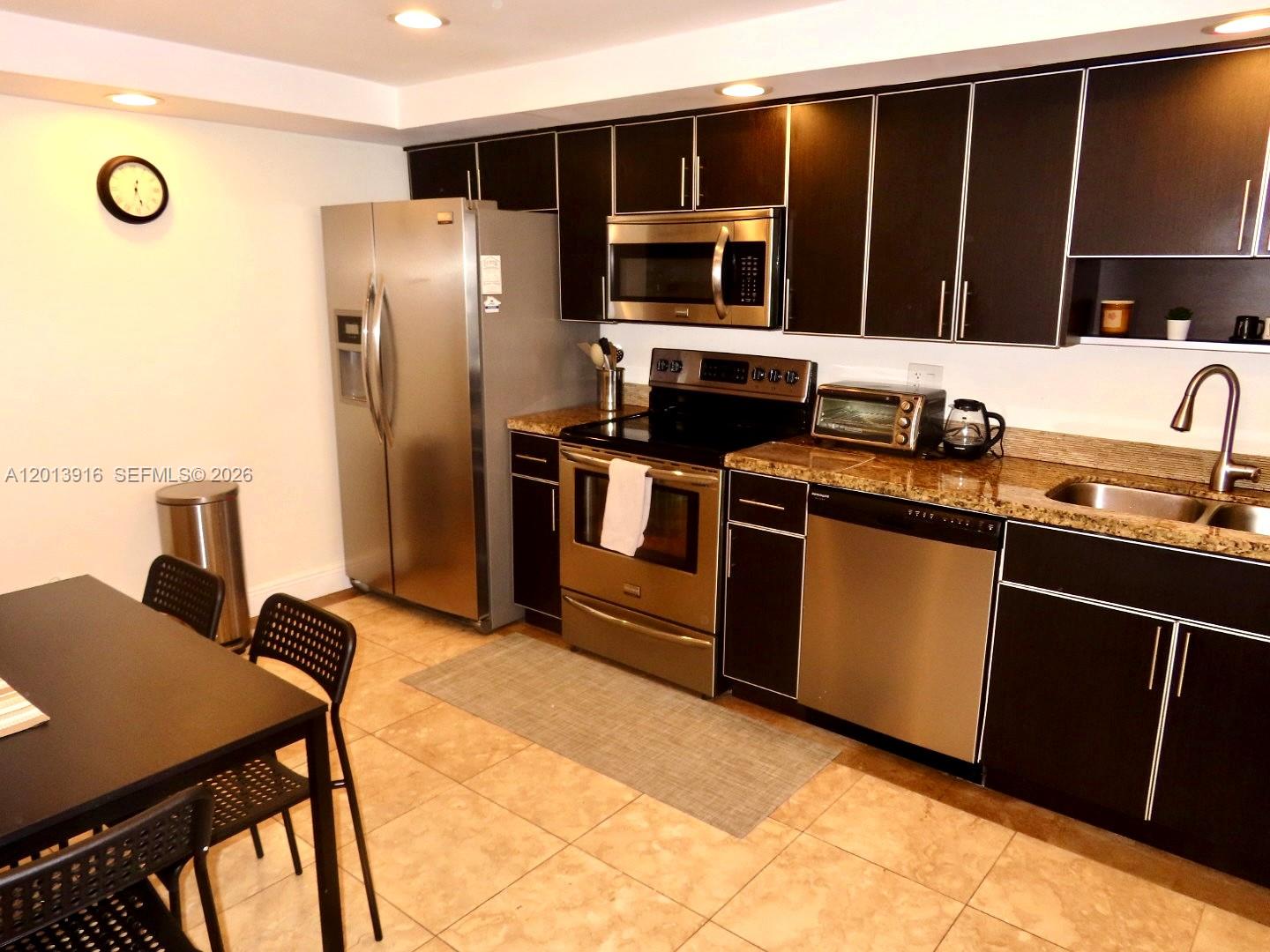 2500 Parkview Drive 2114 Property Photo 2