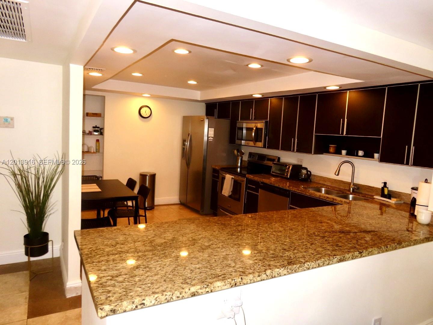 2500 Parkview Drive 2114 Property Photo 3