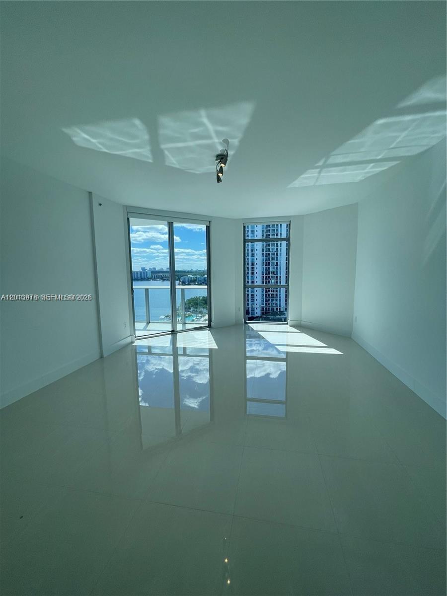 A12013978 Property Photo 12