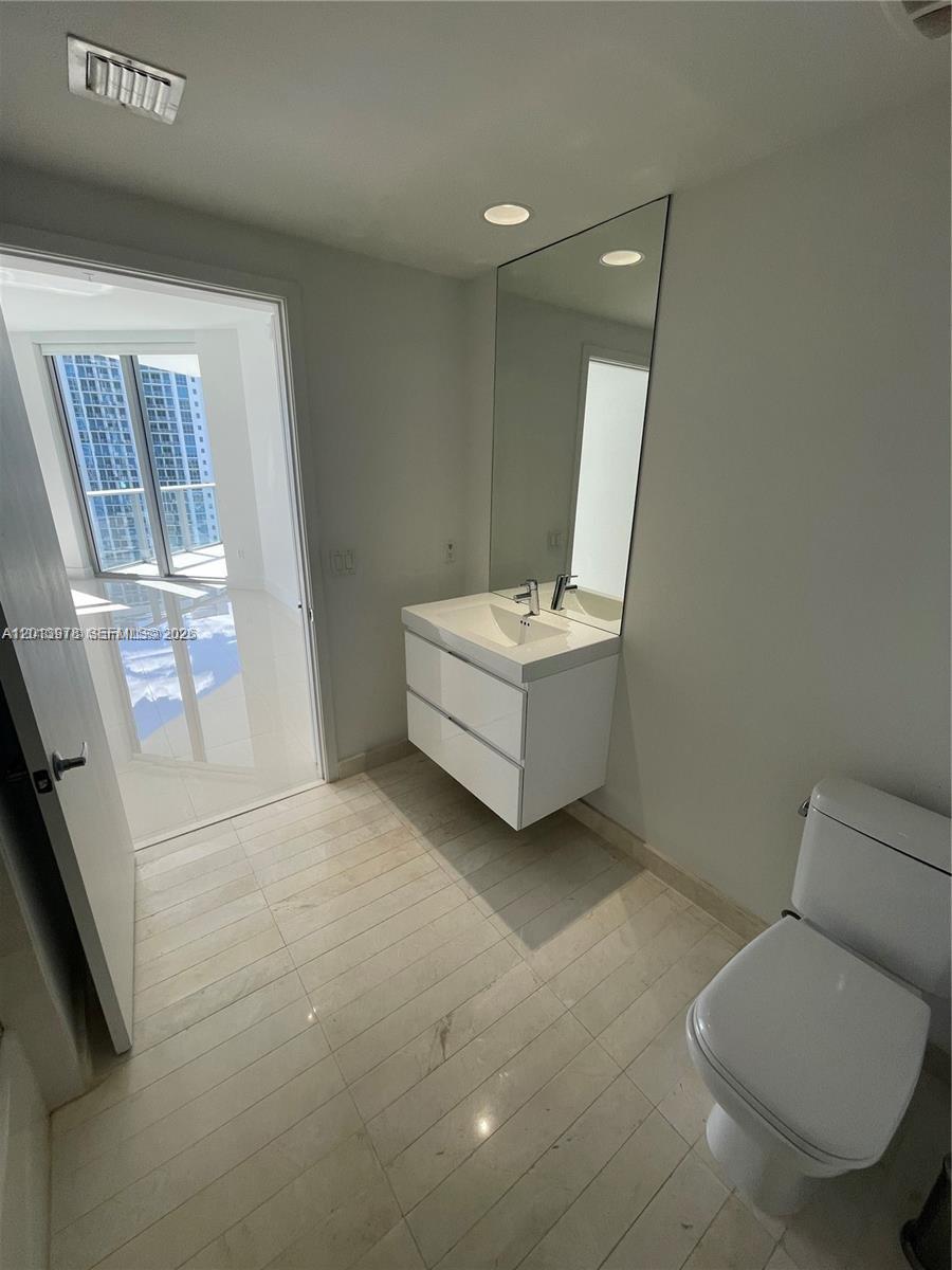 A12013978 Property Photo 18