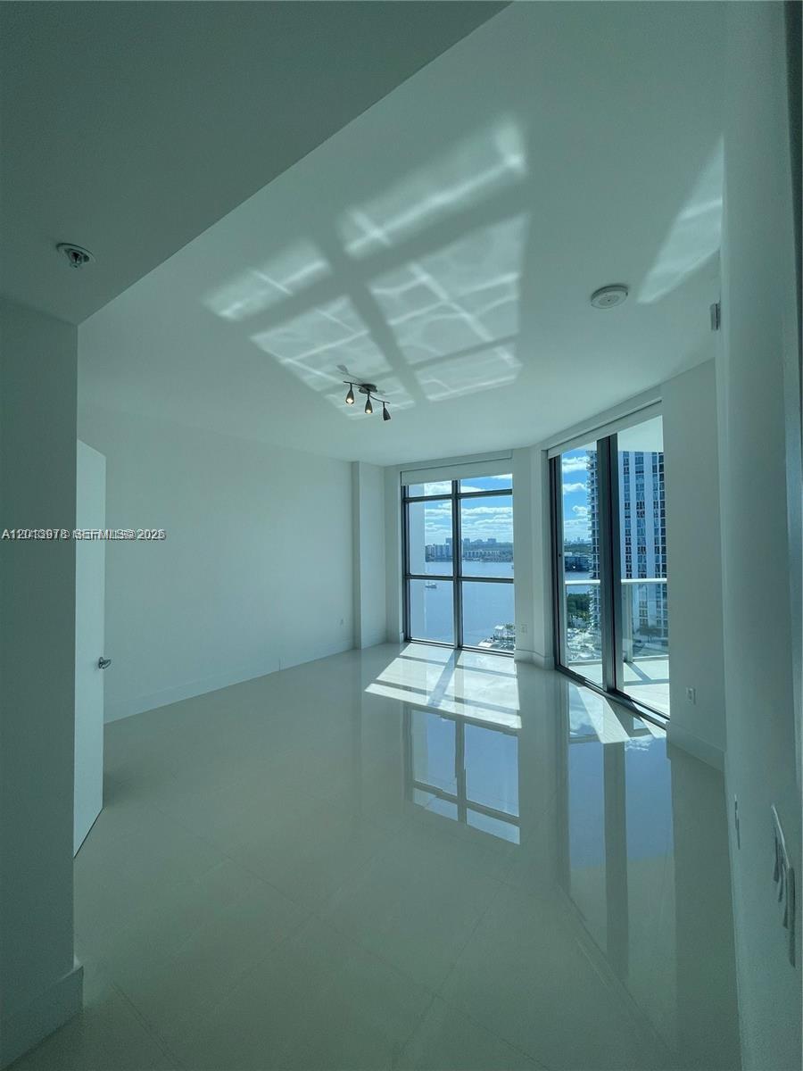 A12013978 Property Photo 19