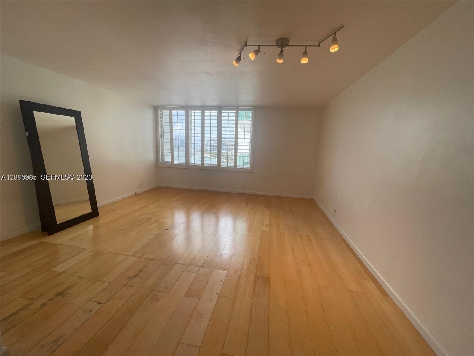 1000 West Avenue 1122 Property Photo 1