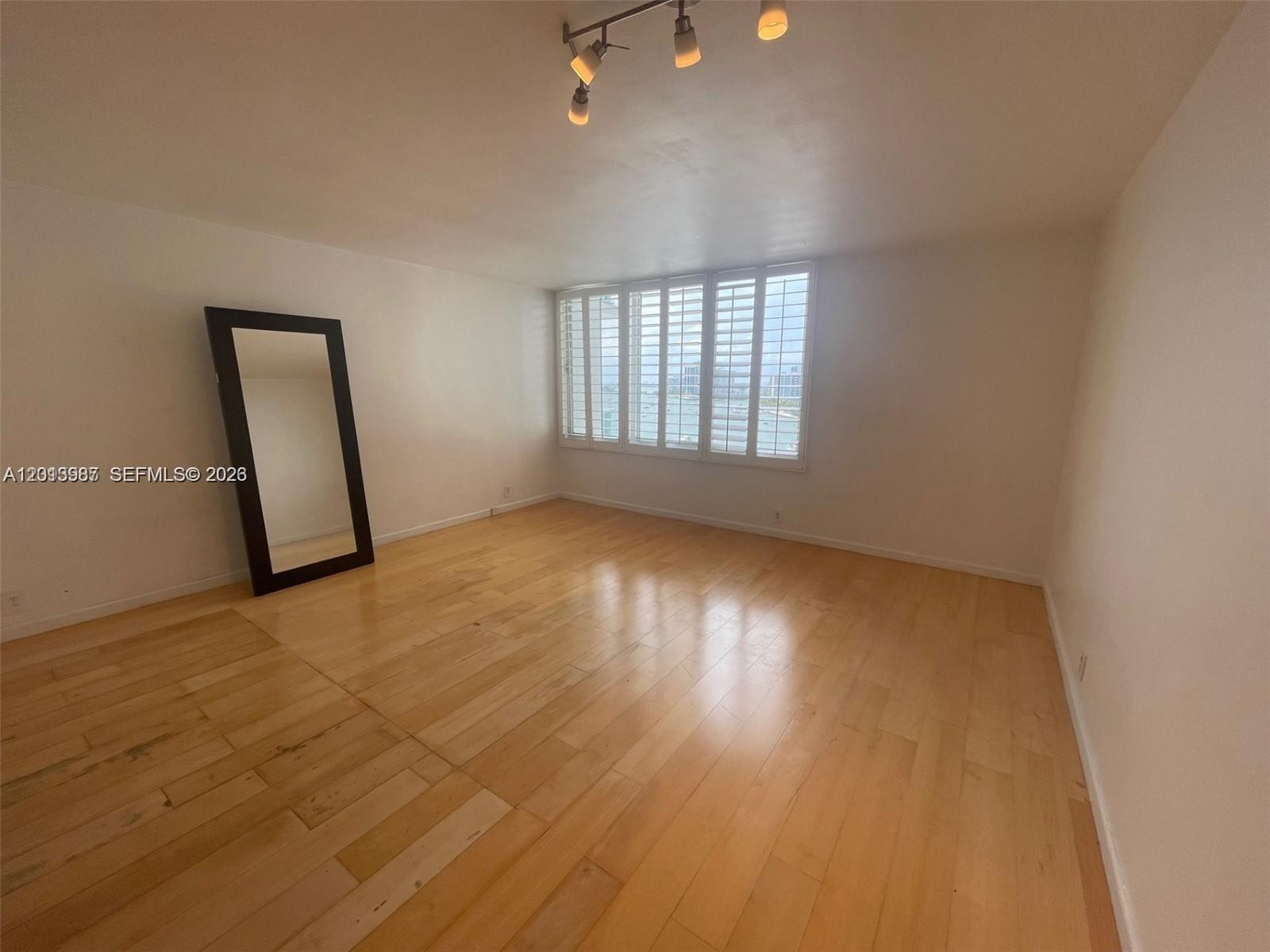 1000 West Avenue 1122 Property Photo 6