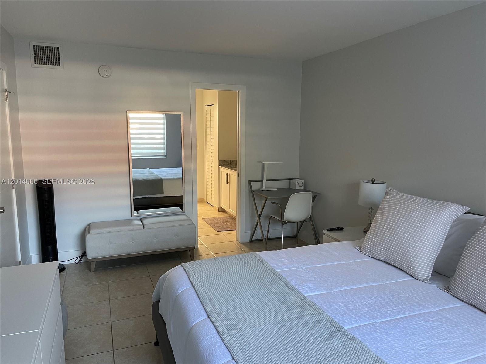 A12014006 Property Photo 32
