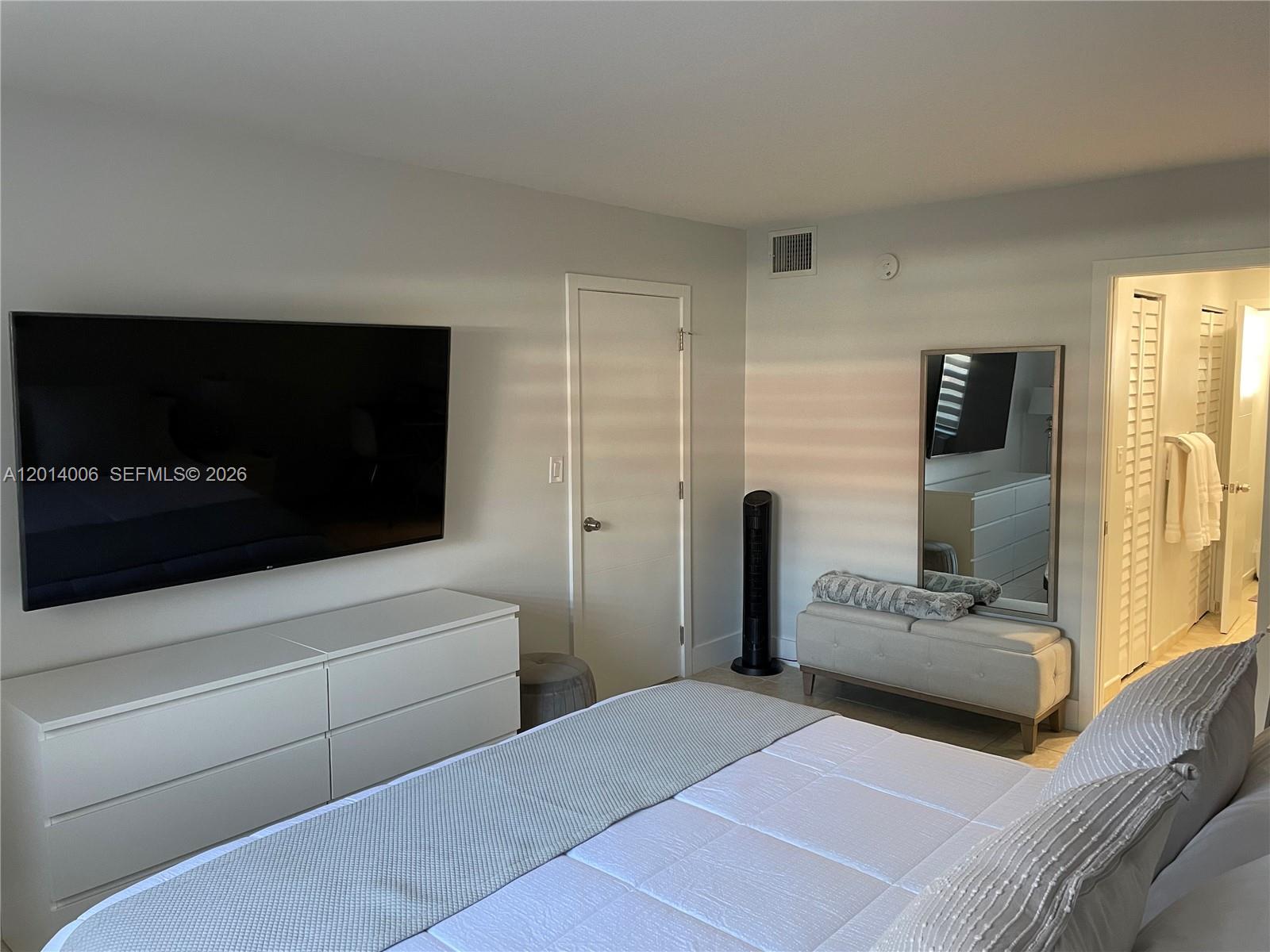 A12014006 Property Photo 33
