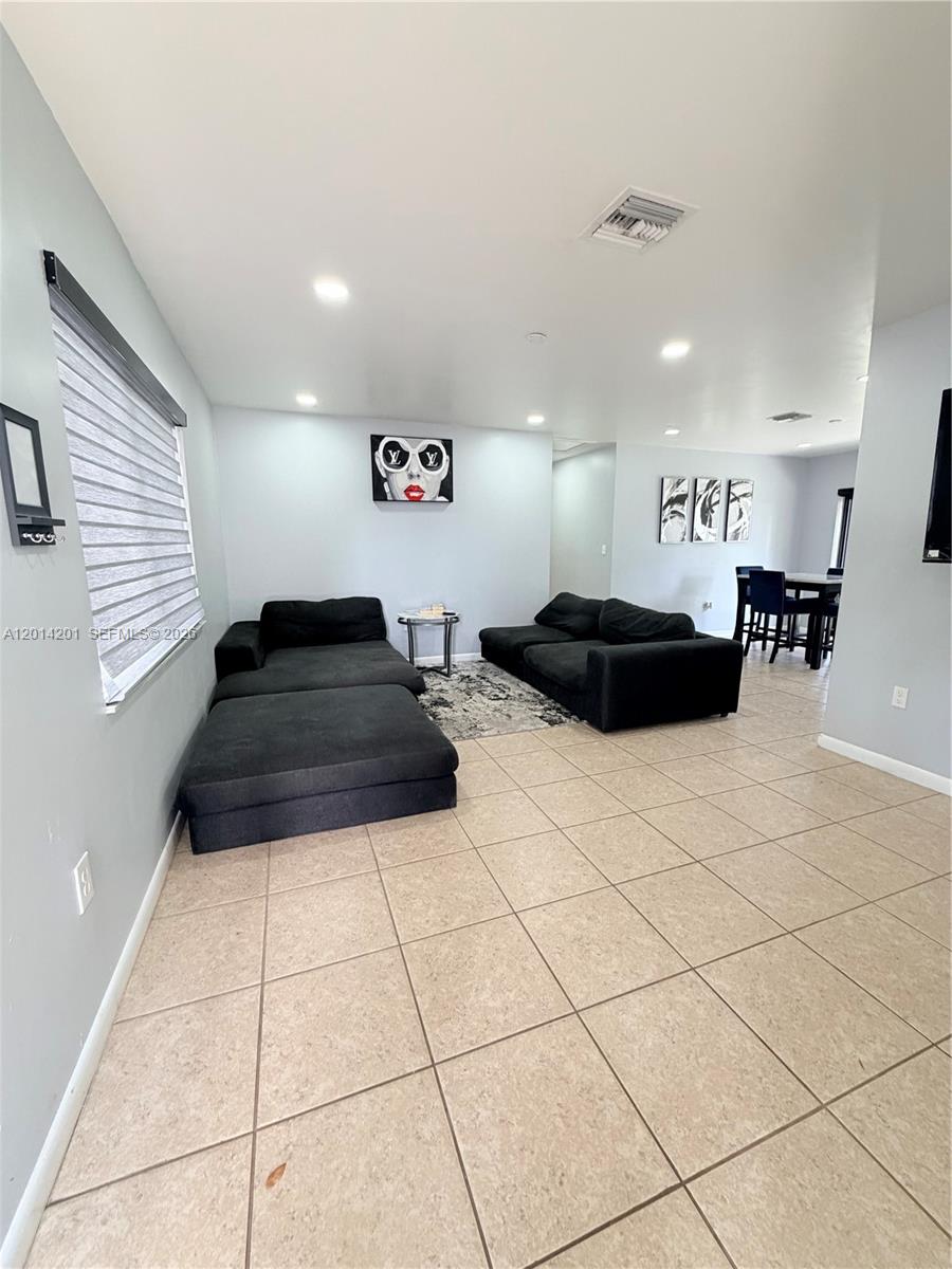 1410 Nw 199th Street Property Photo 2