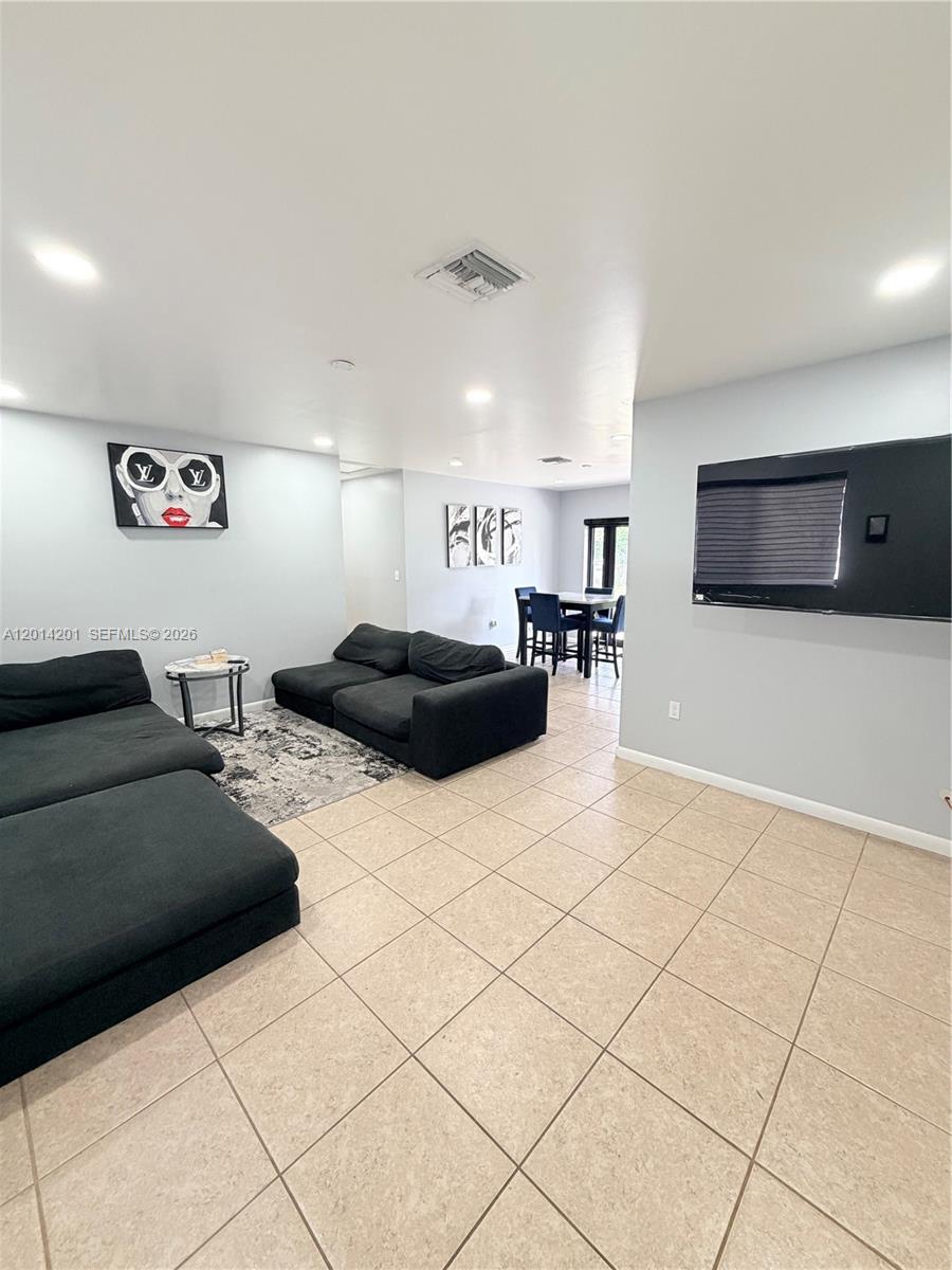1410 Nw 199th Street Property Photo 3