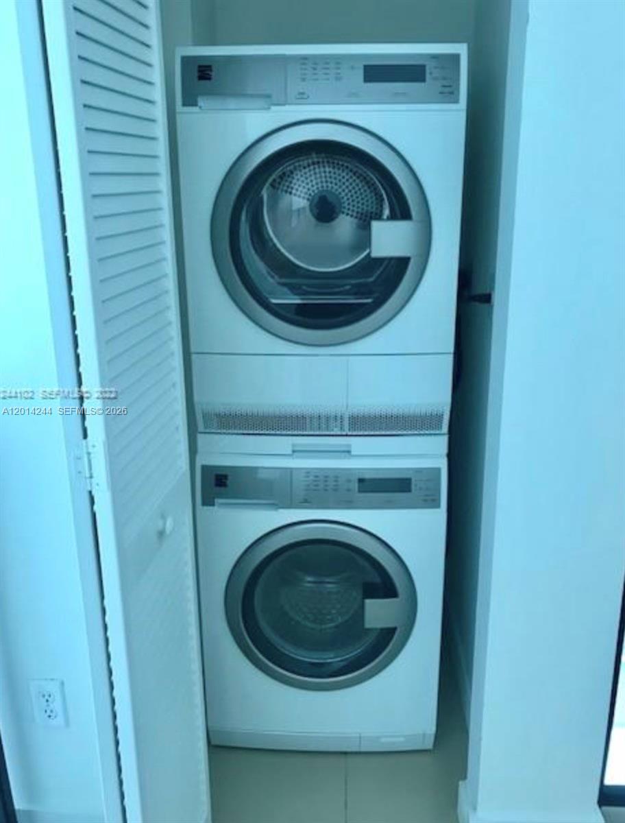 300 S Biscayne Boulevard L-l32 Property Photo 9
