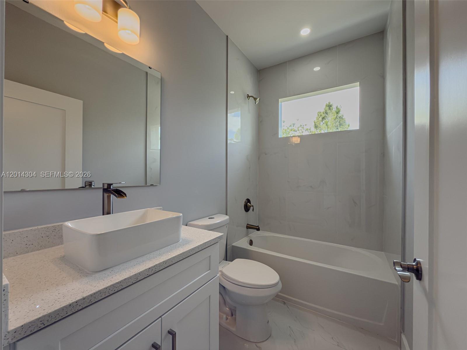 A12014304 Property Photo 22