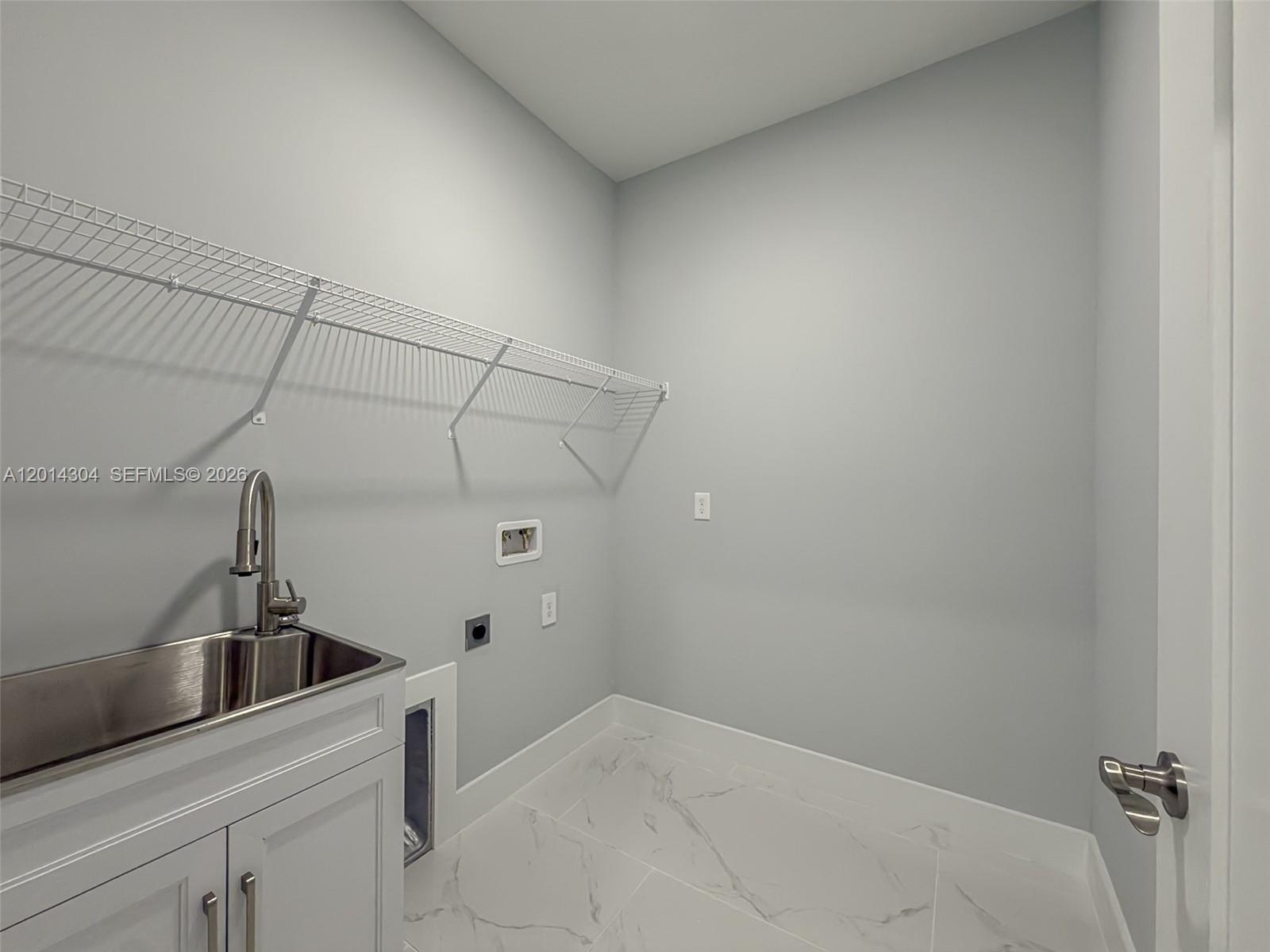 A12014304 Property Photo 26