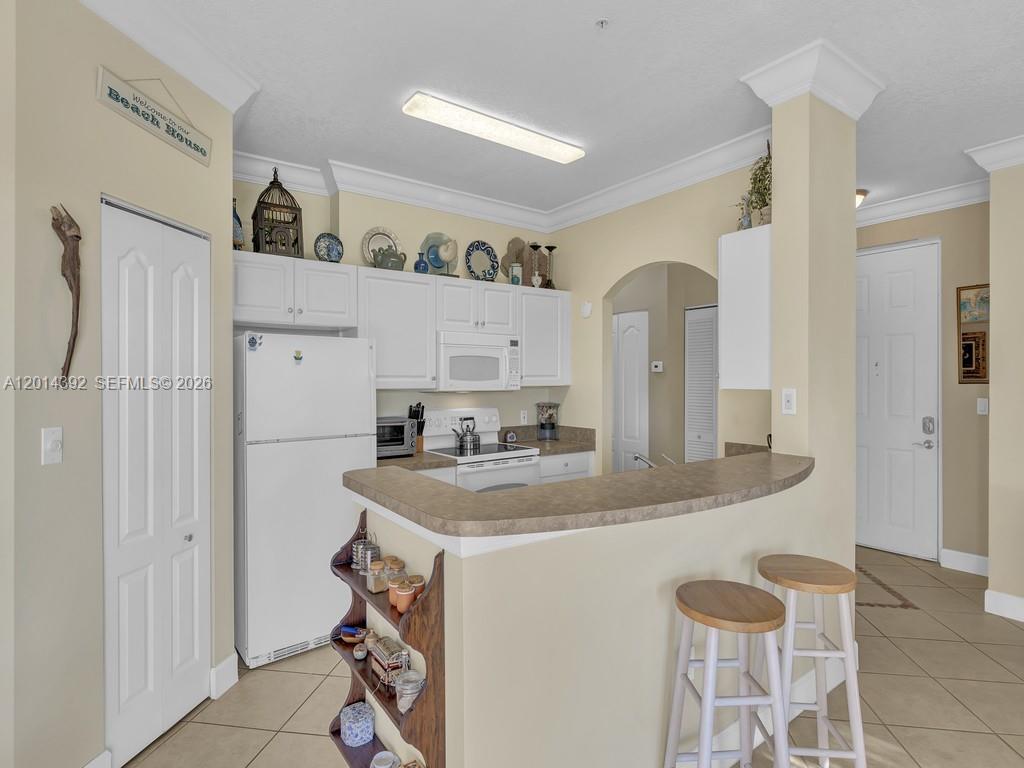5035 Fairways Circle 305 Property Photo 3