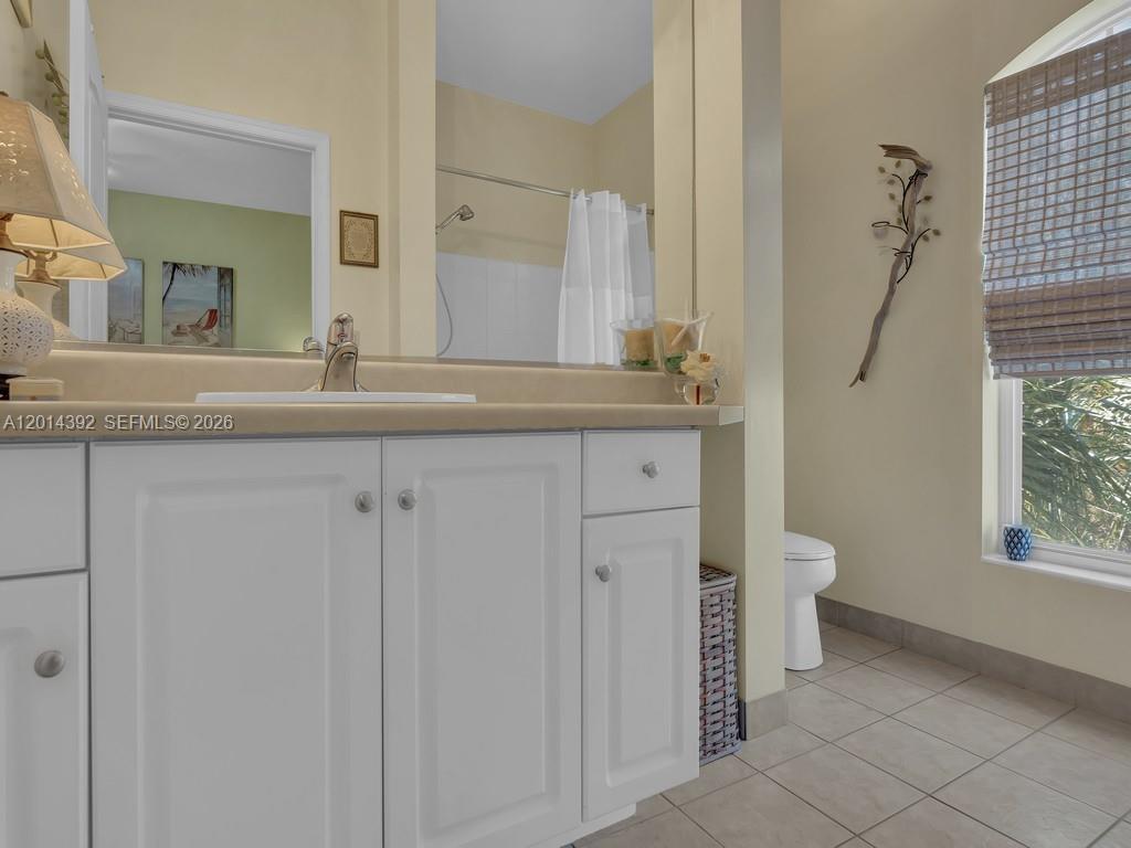 5035 Fairways Circle 305 Property Photo 9