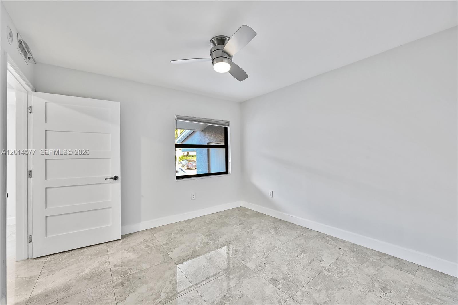 A12014577 Property Photo 13