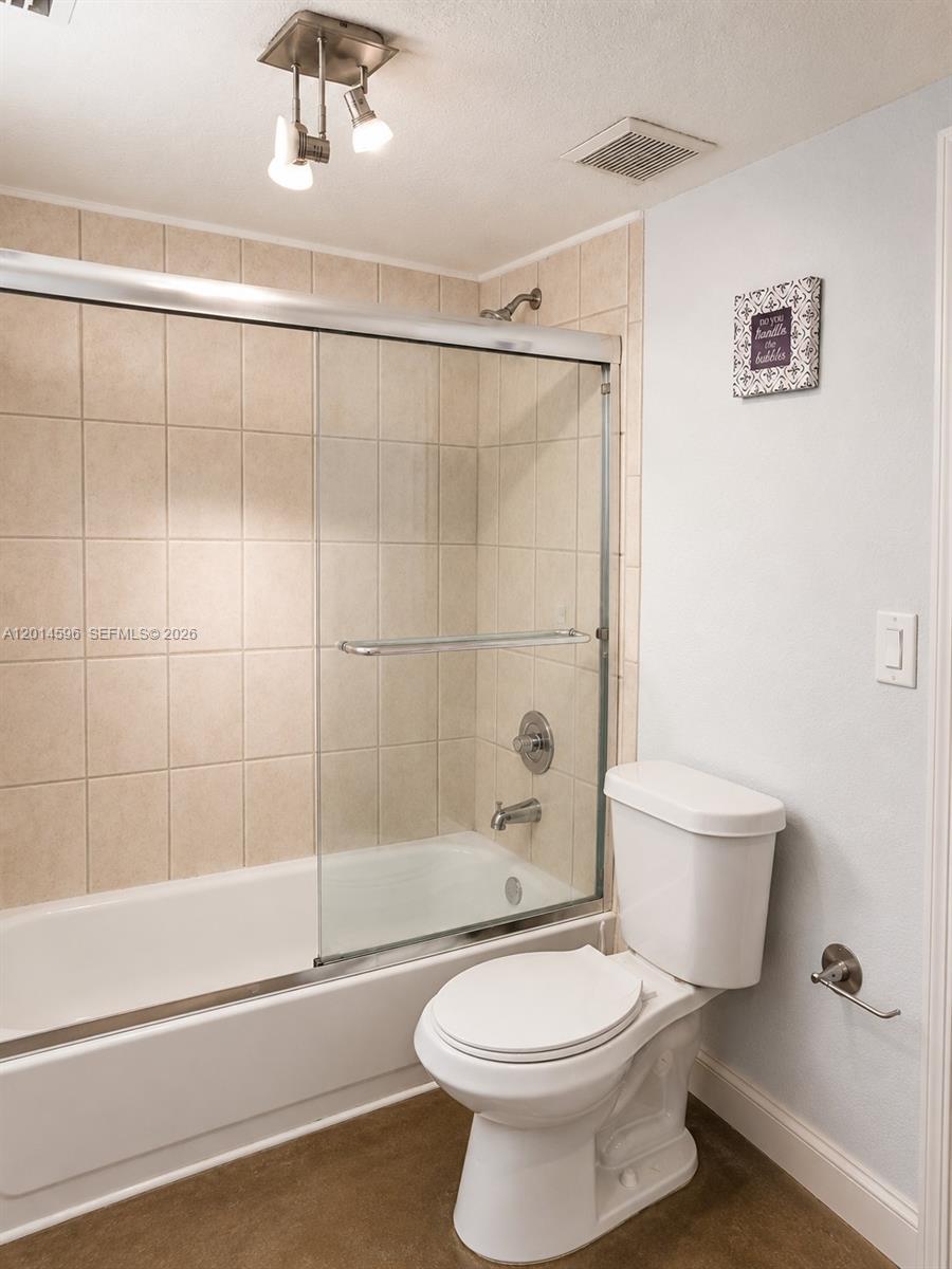 2890 N Oakland Forest Drive 203 Property Photo 6
