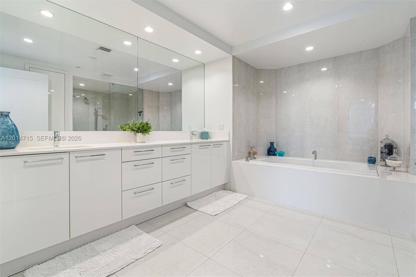 100 E Las Olas Boulevard 4203 Property Photo 16
