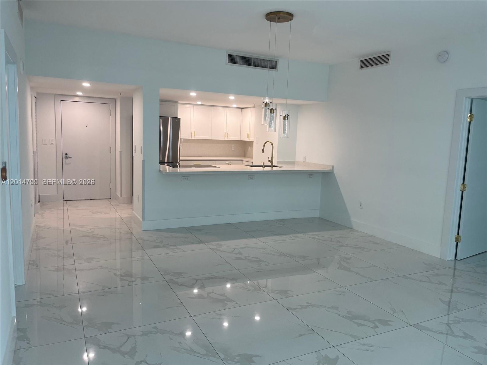 1800 N Bayshore Drive 614 Property Photo 6