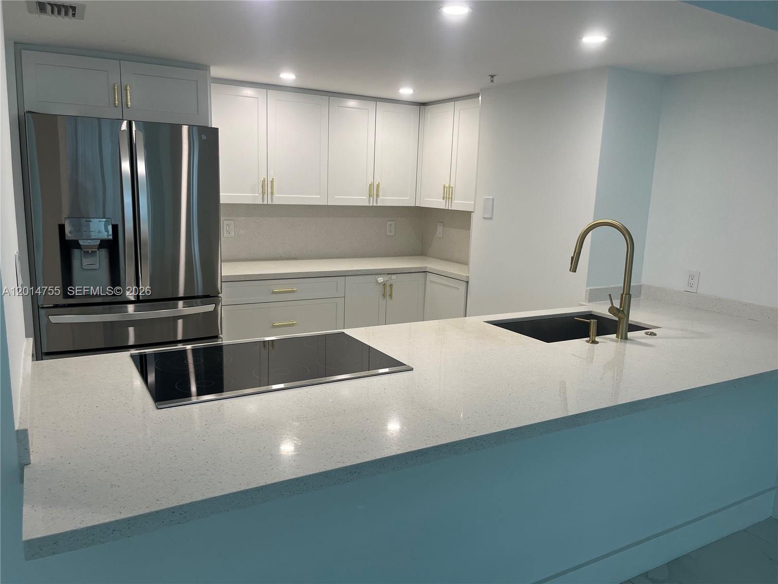 1800 N Bayshore Drive 614 Property Photo 7