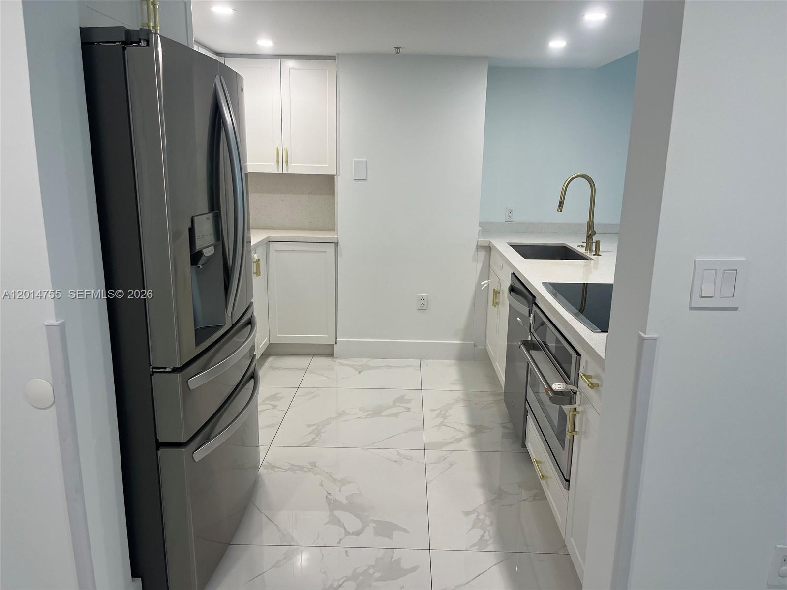1800 N Bayshore Drive 614 Property Photo 8