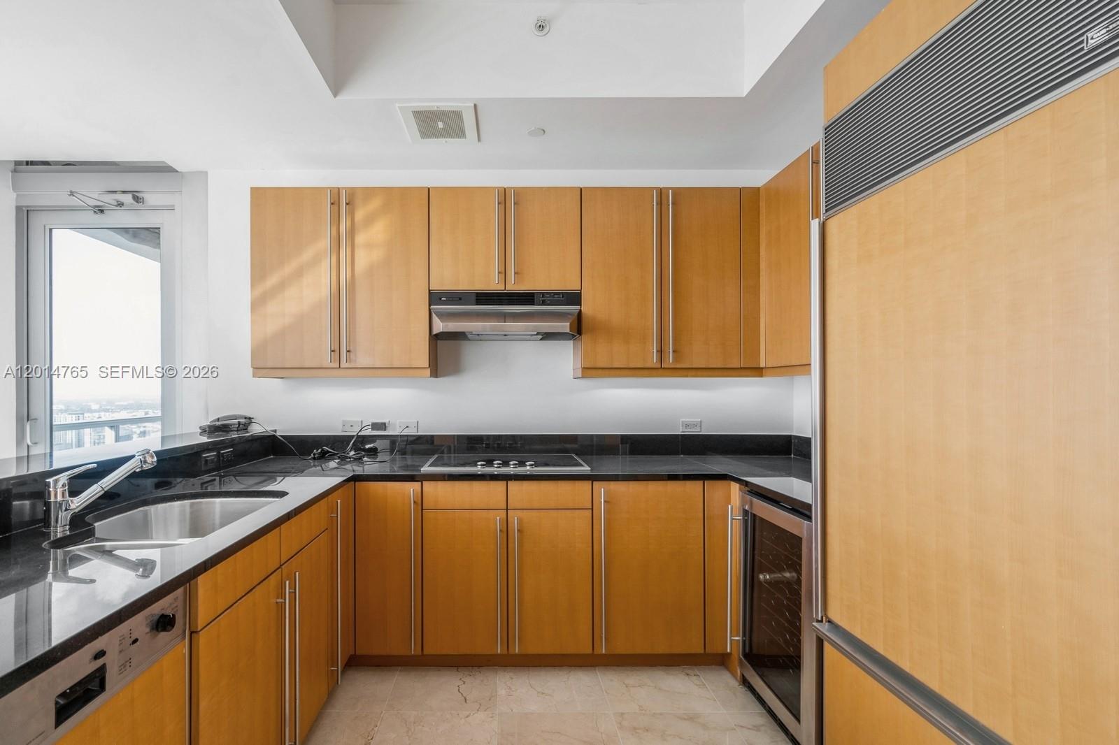 1425 Brickell Avenue 57b Property Photo 6