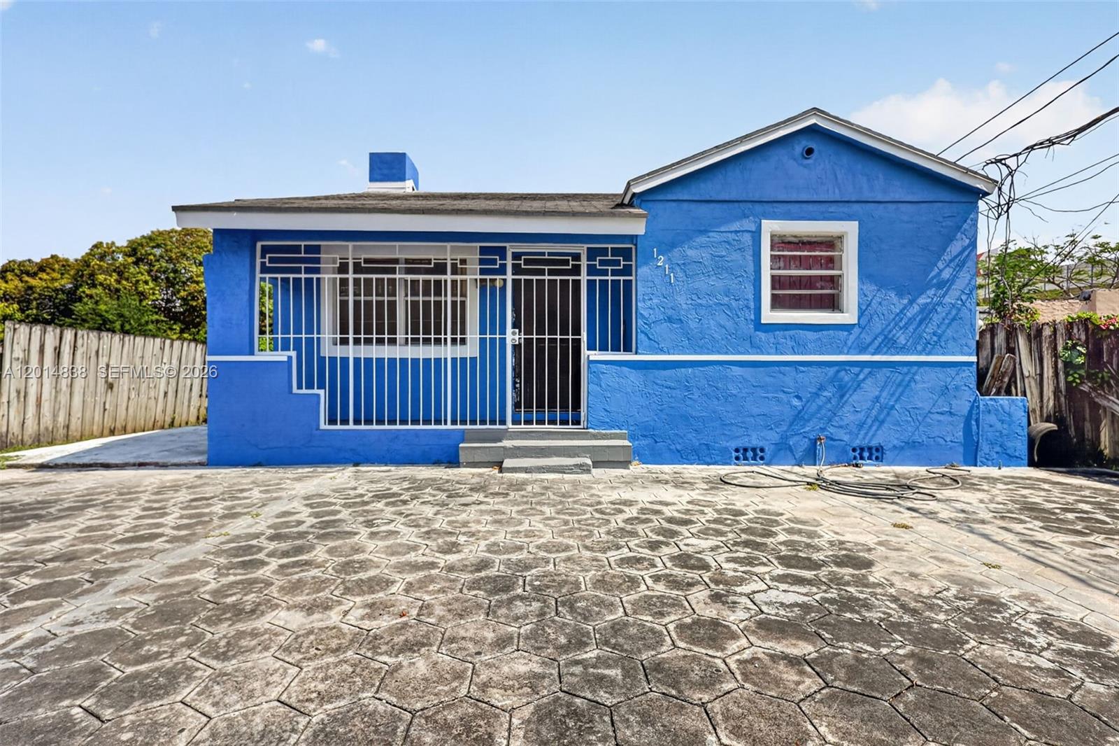 1211 Nw 37th Street Property Photo 1