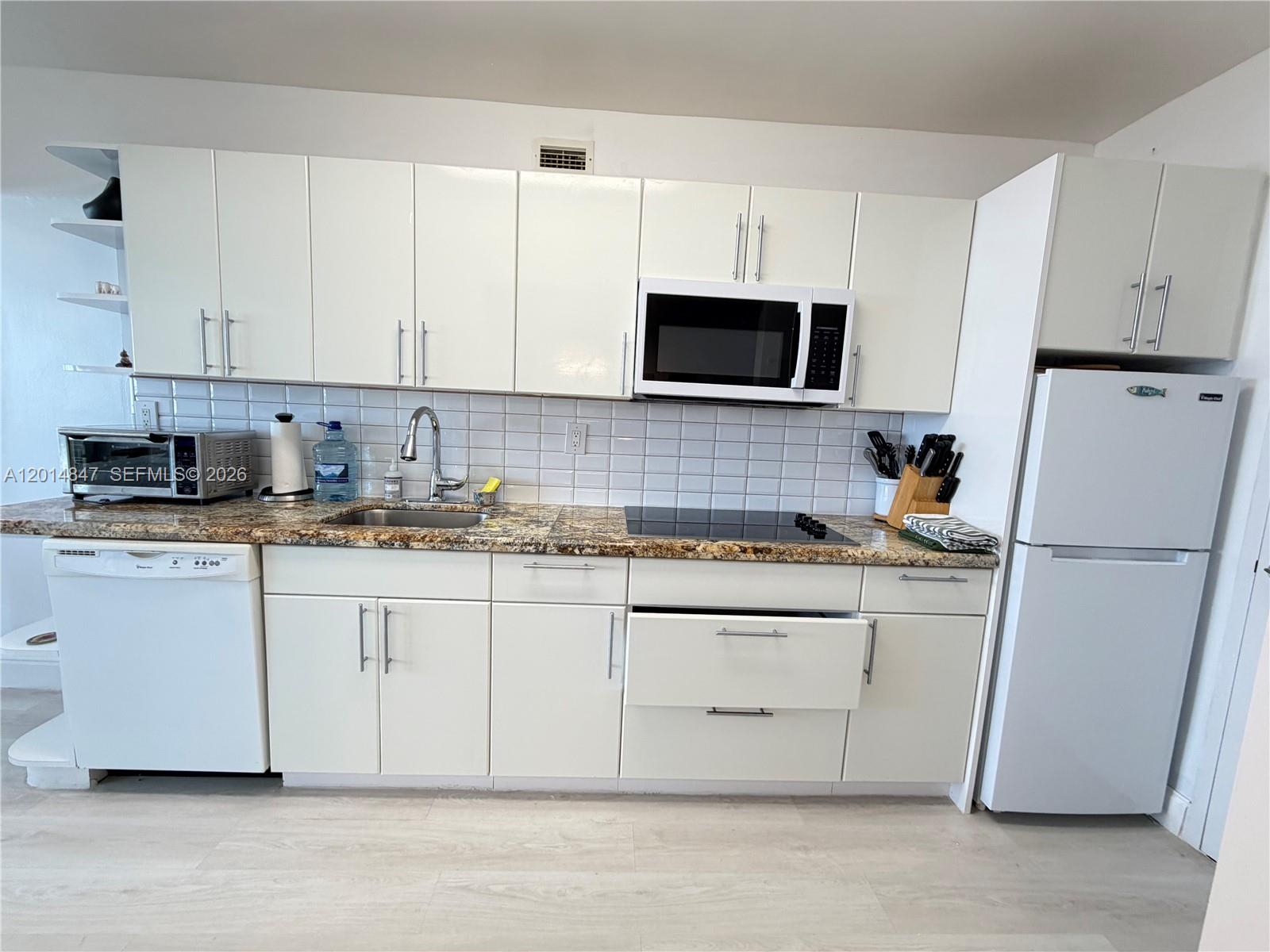 100 Lincoln Road 1012 Property Photo 2