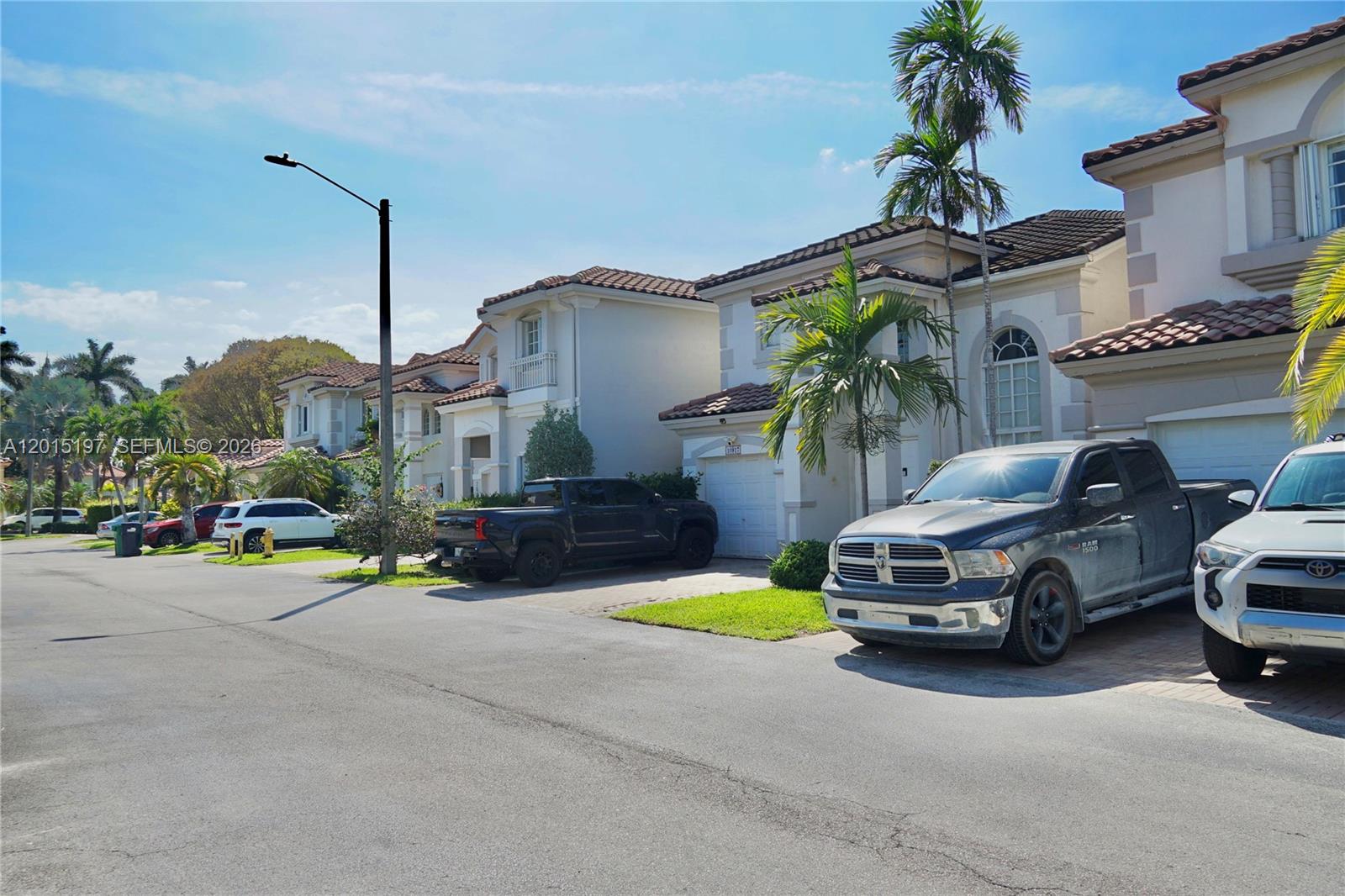 10913 Nw 67th Street Property Photo 2