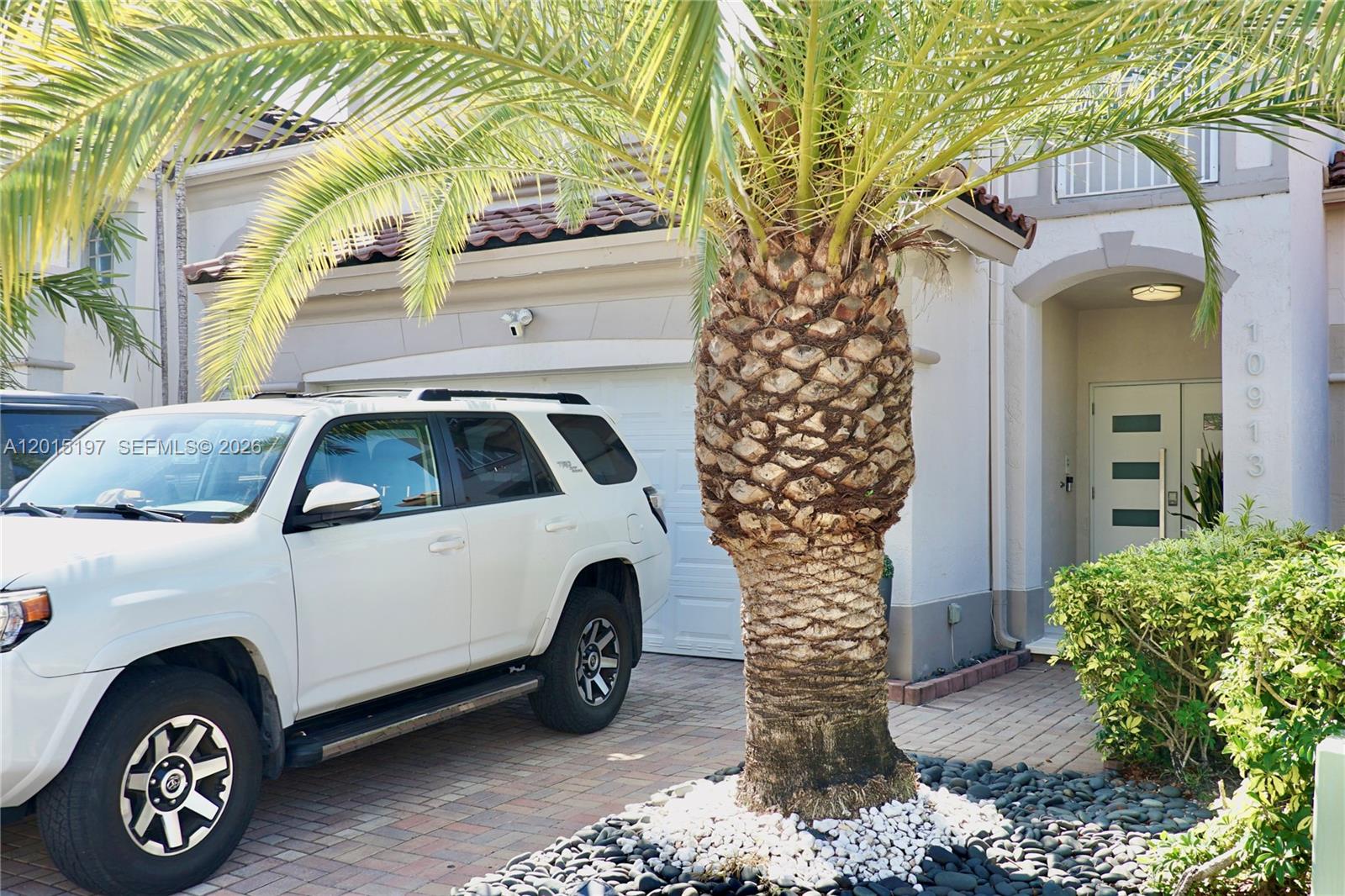 10913 Nw 67th Street Property Photo 5