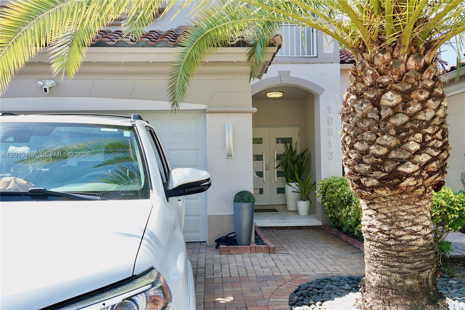 10913 Nw 67th Street Property Photo 6