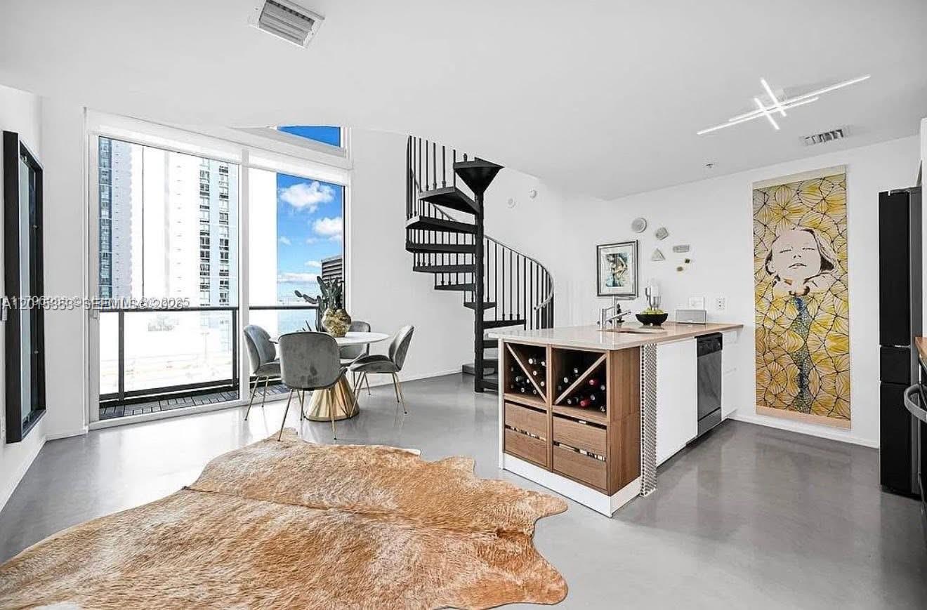 300 S Biscayne Boulevard L-1232 Property Photo 1