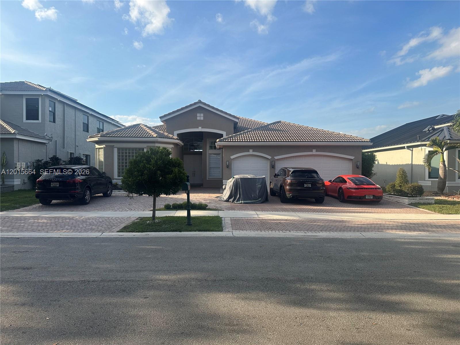 18571 SW 44th Street Property Photo 1