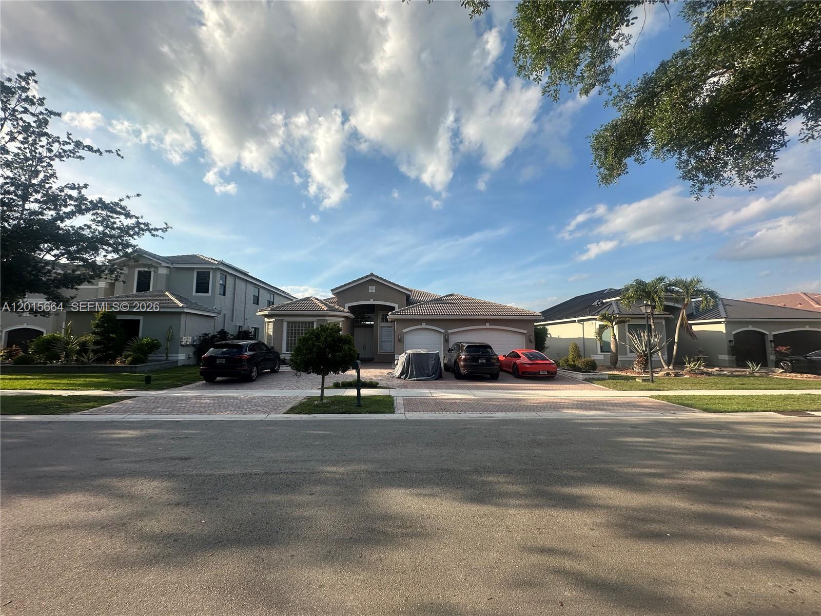 18571 Sw 44th Street Property Photo 2