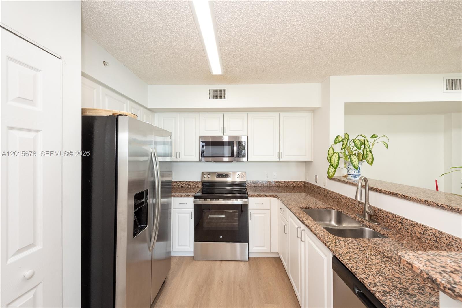 1155 Brickell Bay Drive 609 Property Photo 3
