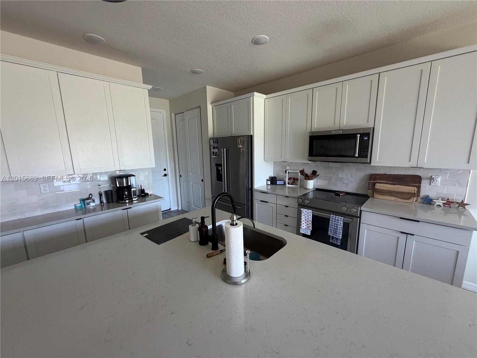 2162 Appleton Circle N Property Photo 6
