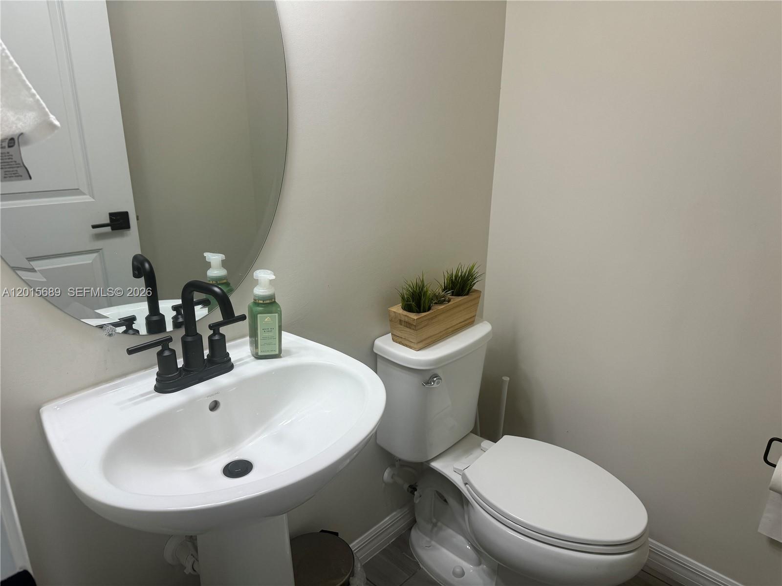2162 Appleton Circle N Property Photo 18