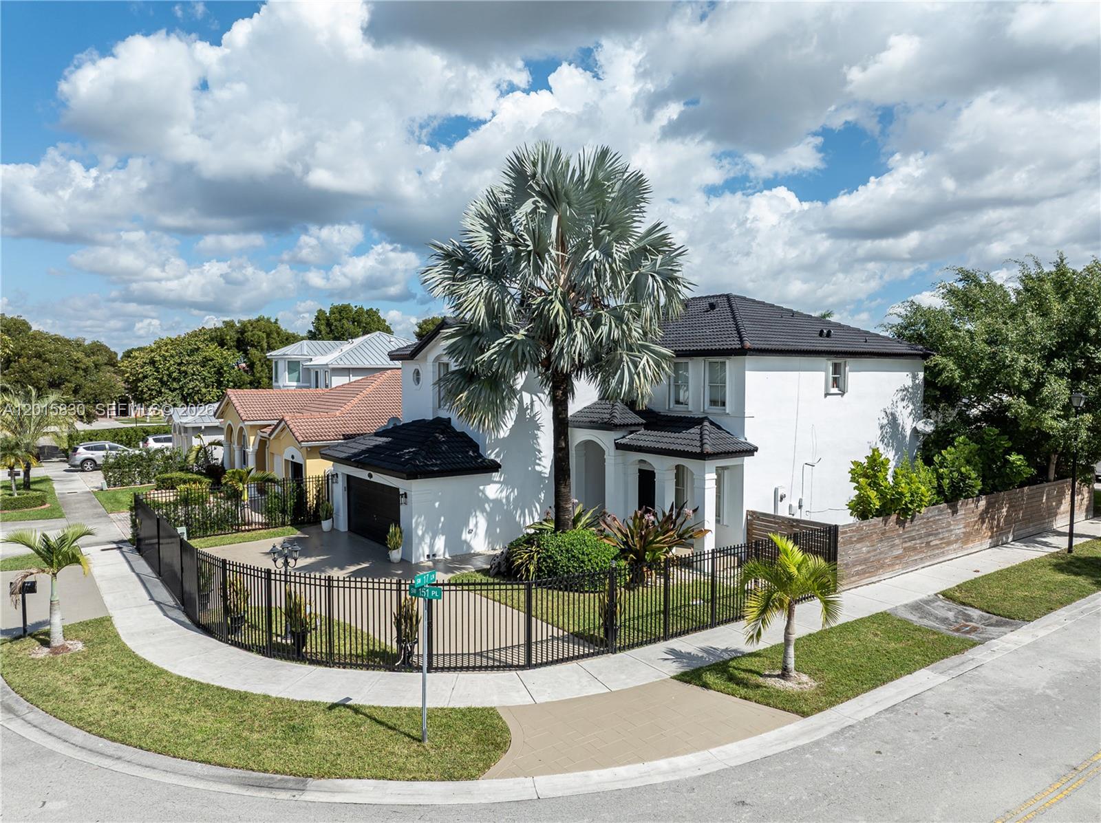 1733 Sw 151st Place Property Photo 4
