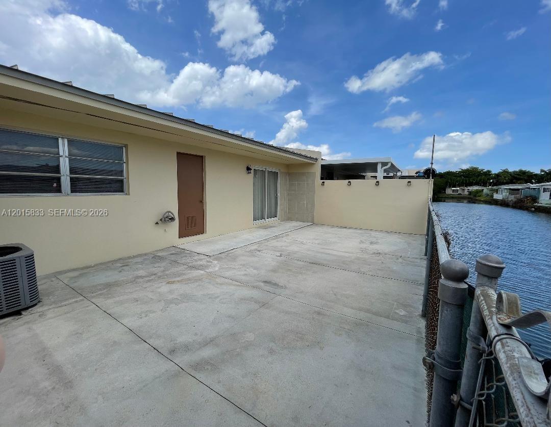 10112 Sw 20th Street Property Photo 2