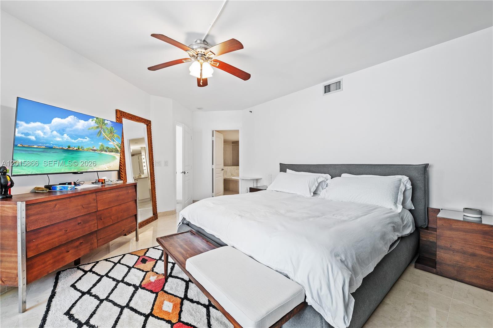 8925 Collins Avenue 9j Property Photo 16