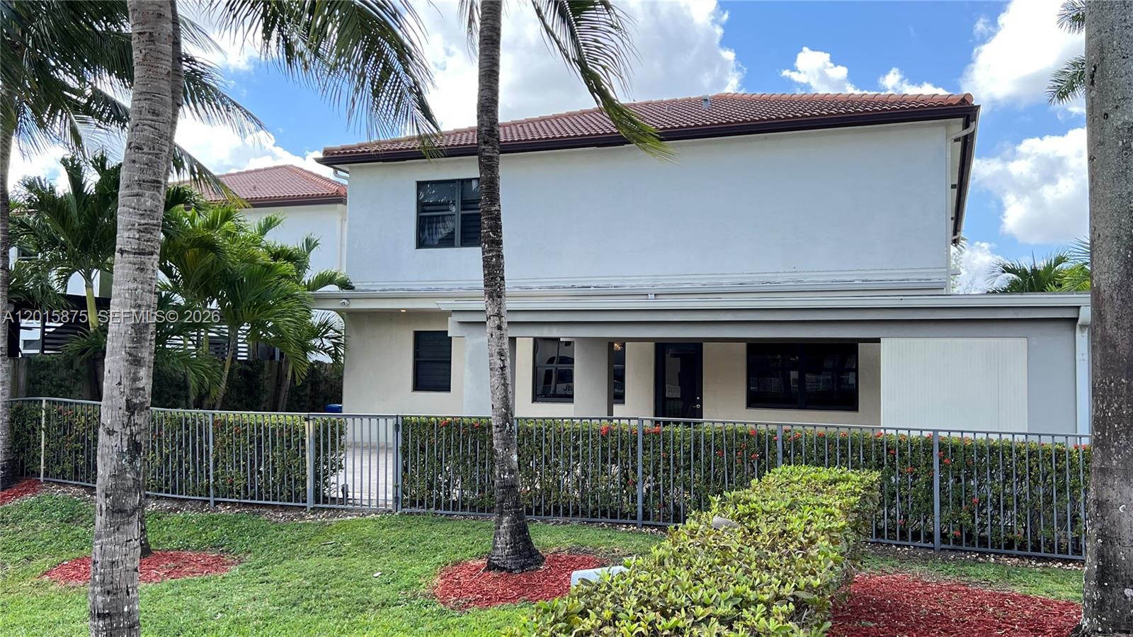 8925 Nw 99th Avenue Property Photo 3