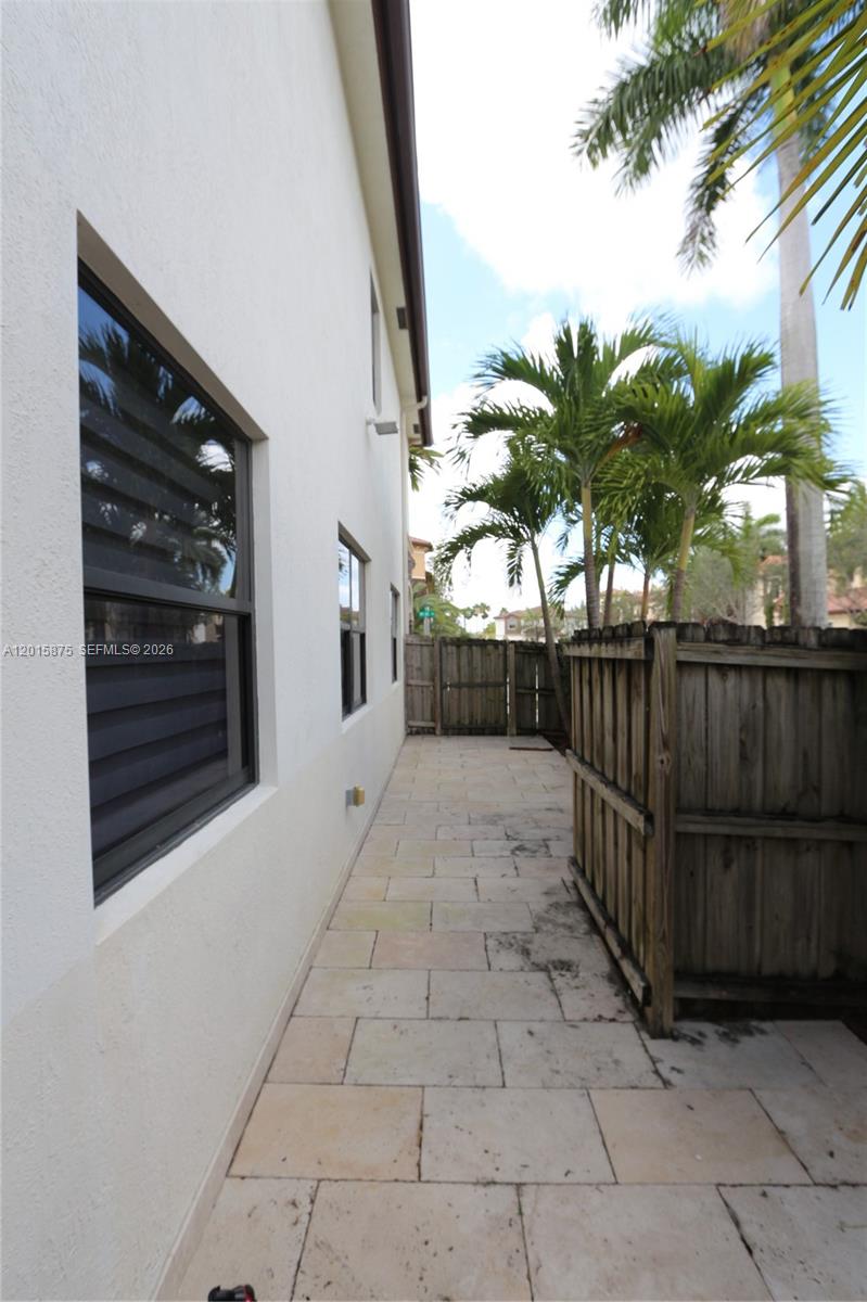 8925 Nw 99th Avenue Property Photo 9