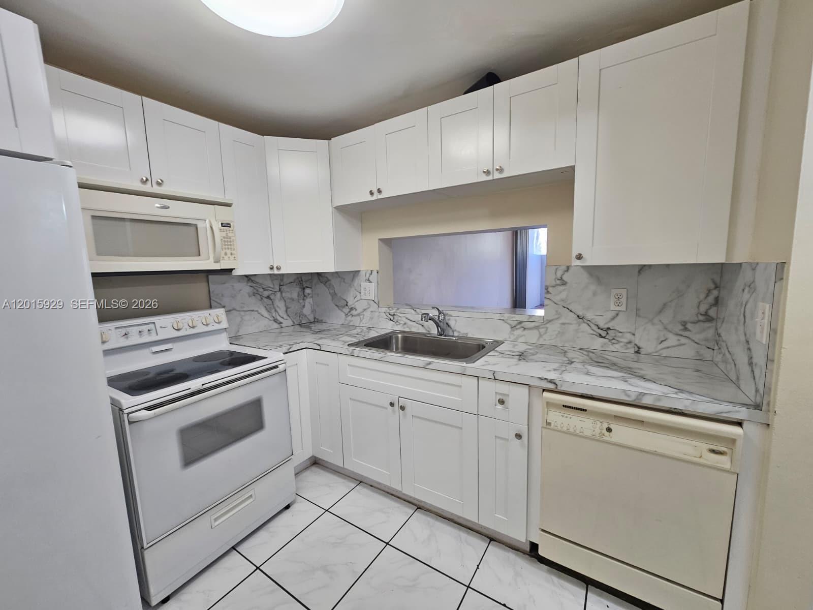 10825 Sw 112th Avenue 103 Property Photo 4