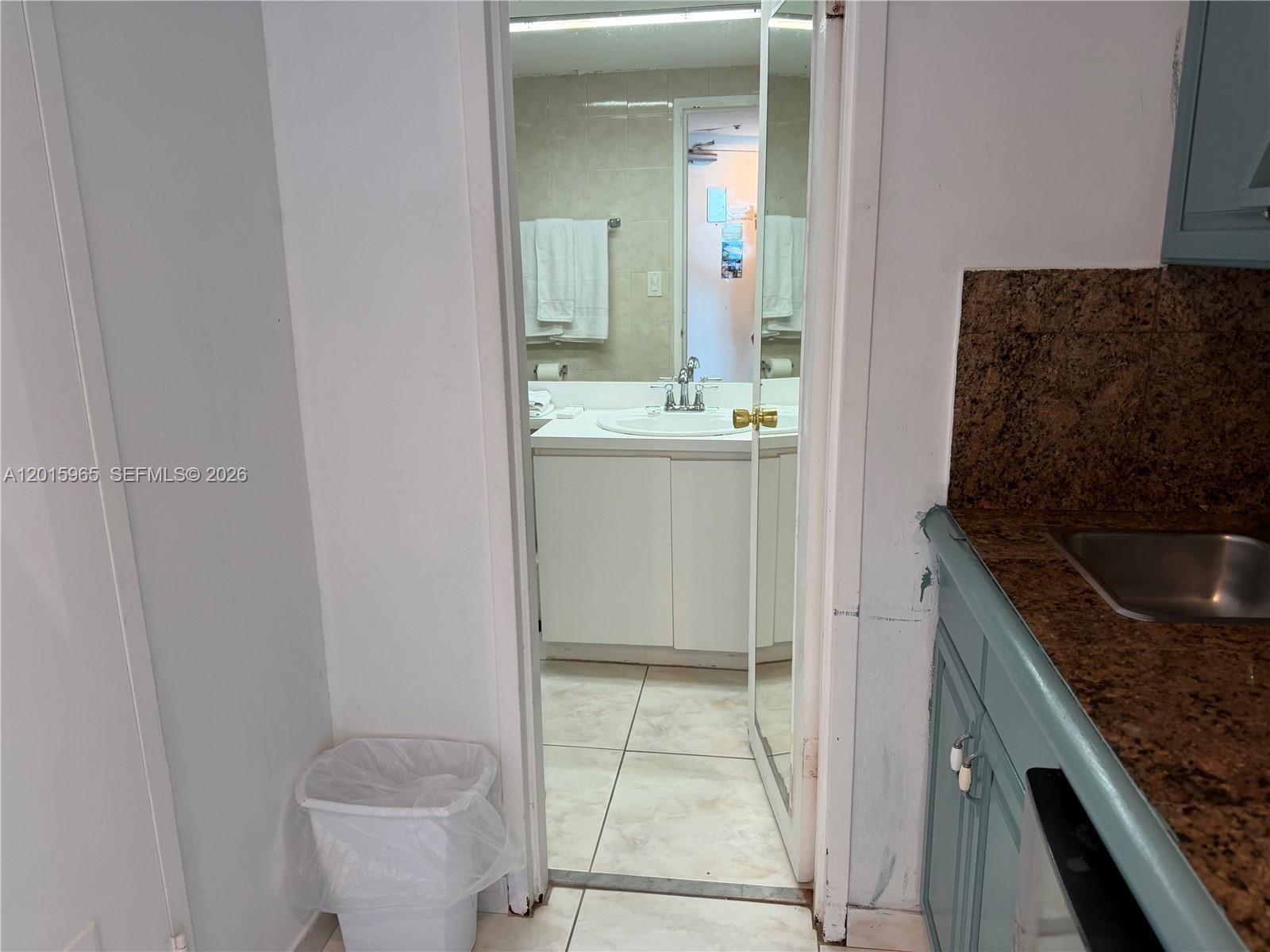5445 Collins Avenue 1606 Property Photo 4