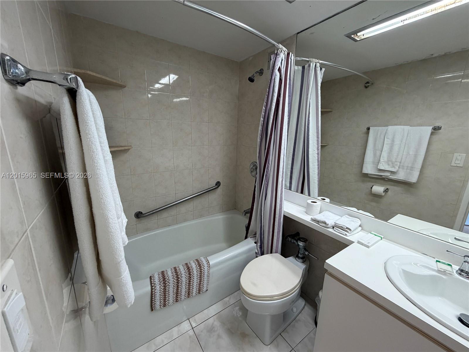 5445 Collins Avenue 1606 Property Photo 6