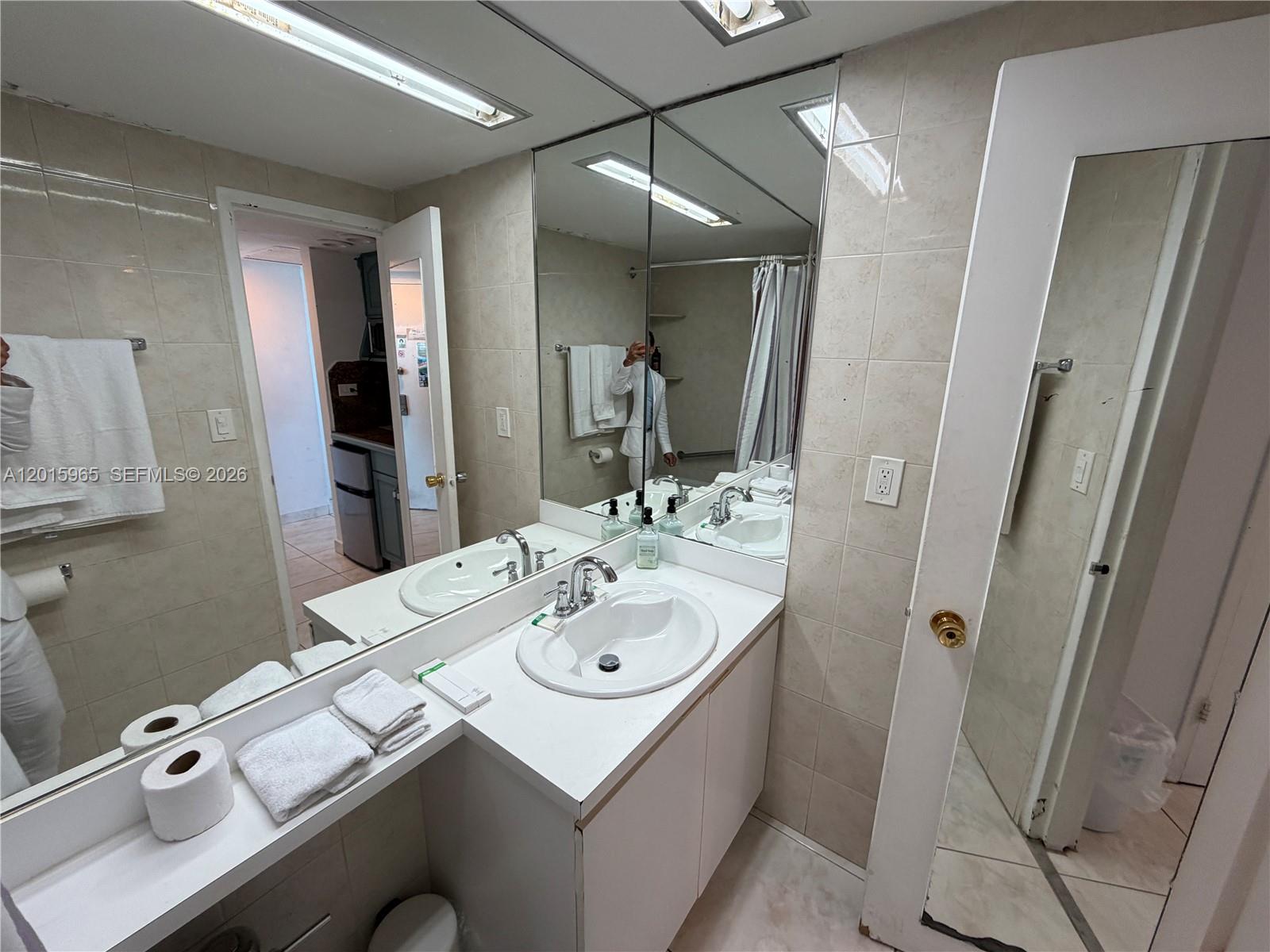 5445 Collins Avenue 1606 Property Photo 7