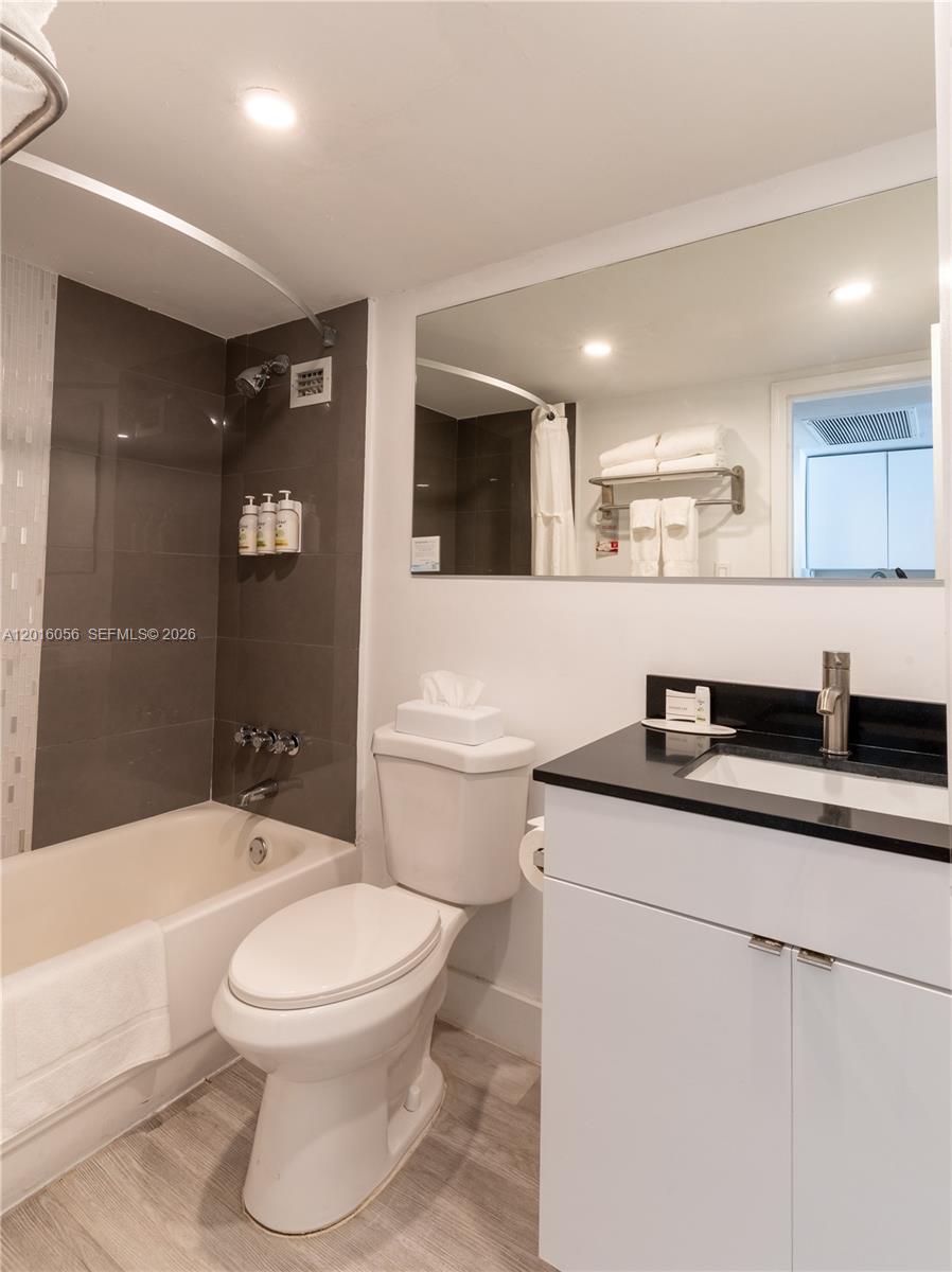19201 Collins Avenue 425 Property Photo 8
