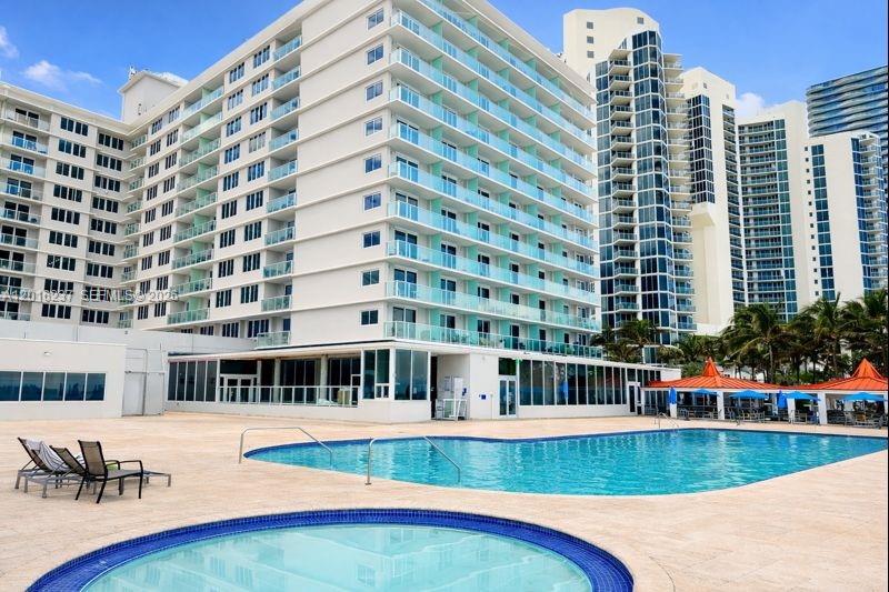 19201 Collins Avenue 707 Property Photo 1