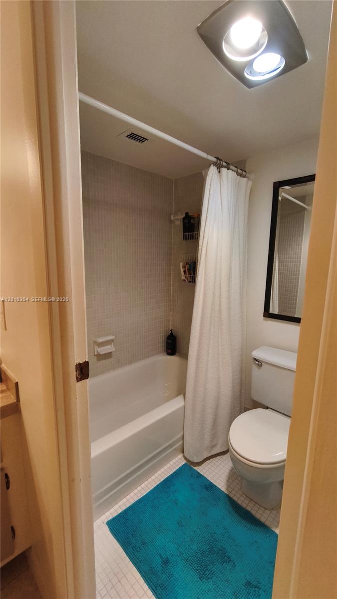 6100 S Falls Cir Drive 404 Property Photo 16