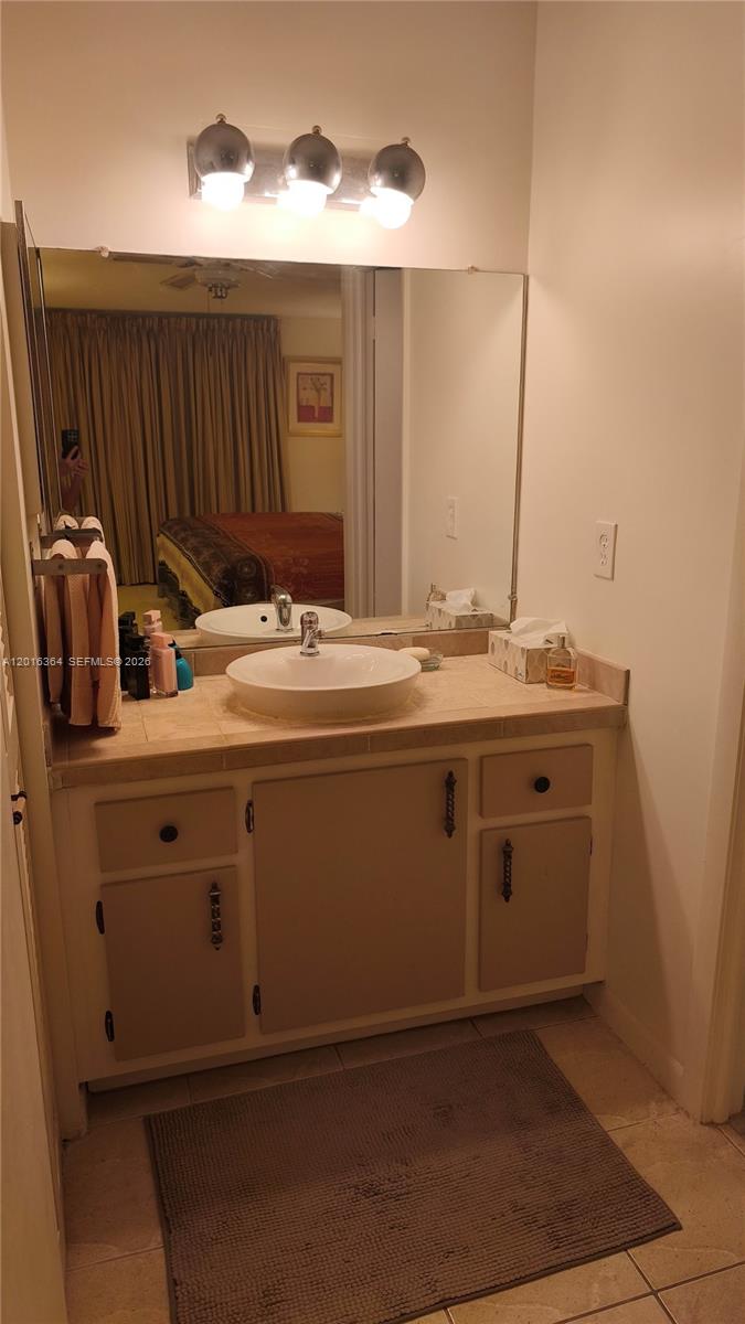 6100 S Falls Cir Drive 404 Property Photo 18