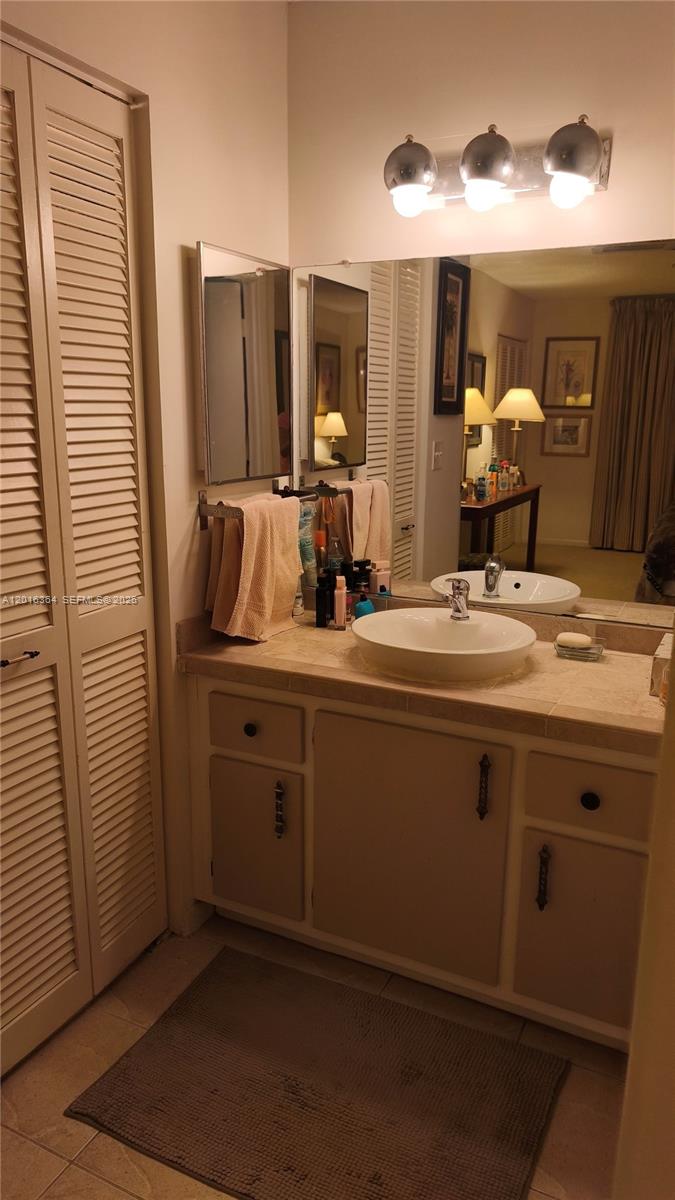 6100 S Falls Cir Drive 404 Property Photo 19